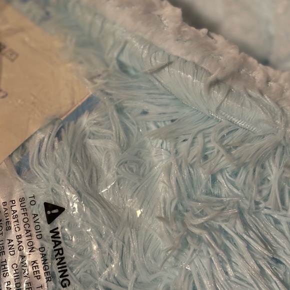 Throw - Picture 3 of 3